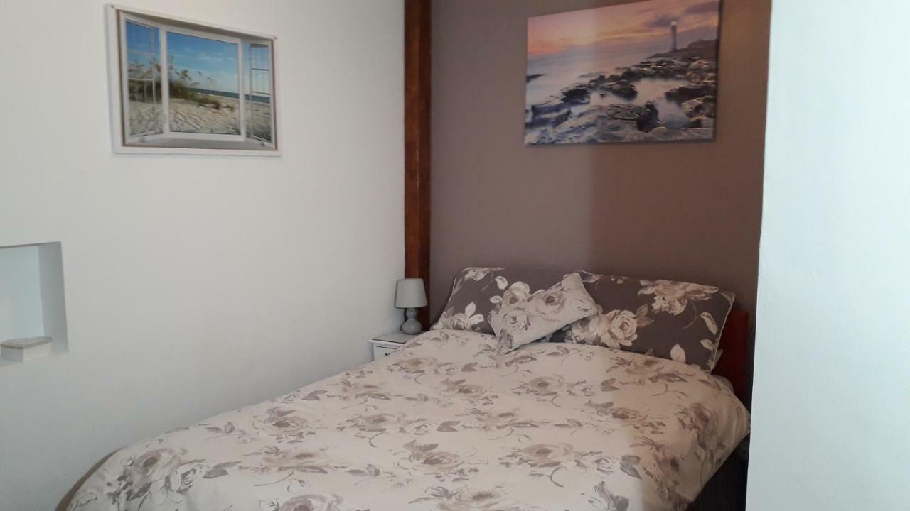Отель The Anchorage Amlwch Экстерьер фото